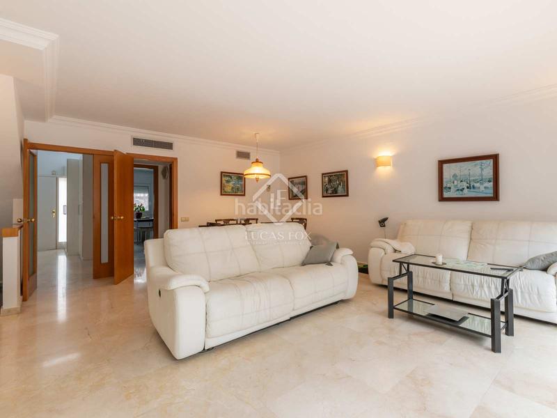 Foto ea46ea22-40f3-4fa7-a393-3d5d3e5e7269. Chalet casa adosada en venta en primera línea de mar mar, una zona exclusiva muy cerca de barcelona. en Gavà