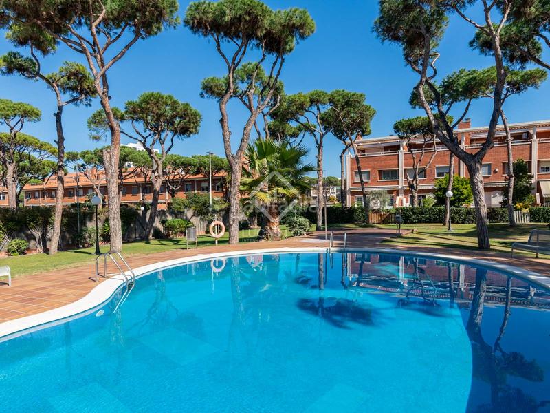 Foto 011c4237-b987-4725-aa99-39c197003f36. Chalet magnífica casa adosada en venta, en una de las comunidades más exclusivas mar, barcelona. en Gavà