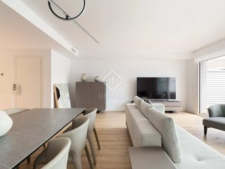 Affitto Chalet in Gava Mar. Casa en excelentes condiciones, con 4 dormitorios y jardín de 10