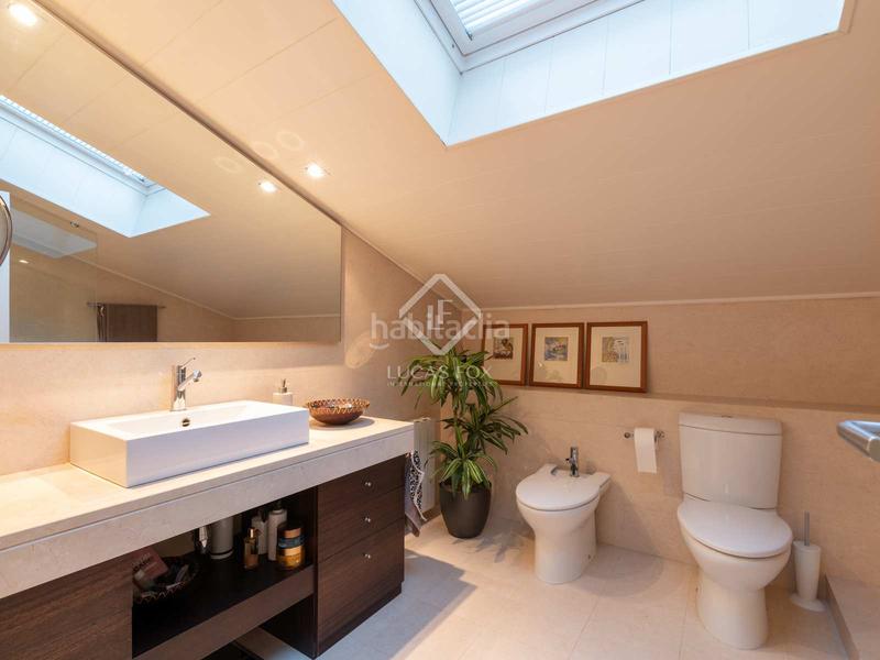 Foto 1577a678-d5e5-4280-bcc8-1b04f6200458. Chalet avec chauffage parking piscine dans Montmar Castelldefels