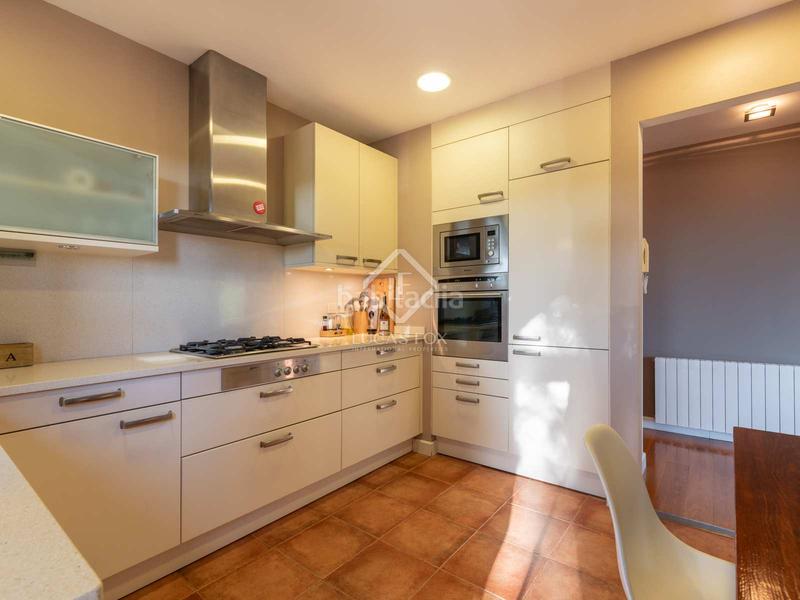 Foto 1da65ebf-71c2-400a-80c8-e68f6411c3df. Chalet avec chauffage parking piscine dans Montmar Castelldefels