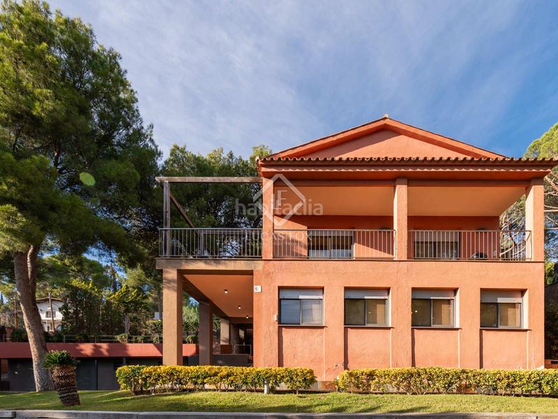 Foto 37e1bac5-8cee-4632-acb9-c4fef36f4fb4. Chalet avec chauffage parking piscine dans Montmar Castelldefels