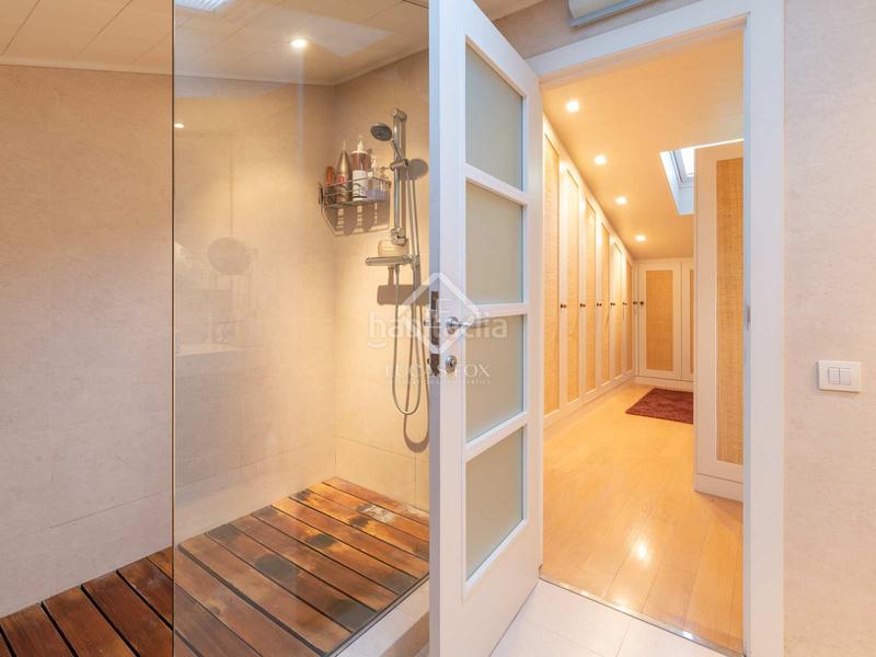 Foto 4eeaea4f-af6a-4d04-baca-92a535a8d24d. Chalet avec chauffage parking piscine dans Montmar Castelldefels