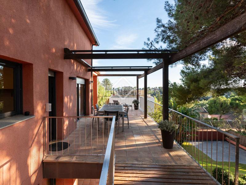 Foto a61e6328-6706-4589-9b72-95102a13e5df. Chalet avec chauffage parking piscine dans Montmar Castelldefels