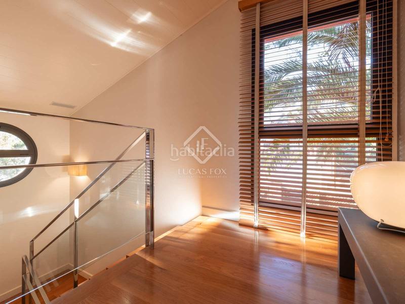 Foto e2f08334-e850-40b9-82bb-341f22455eb2. Chalet avec chauffage parking piscine dans Montmar Castelldefels