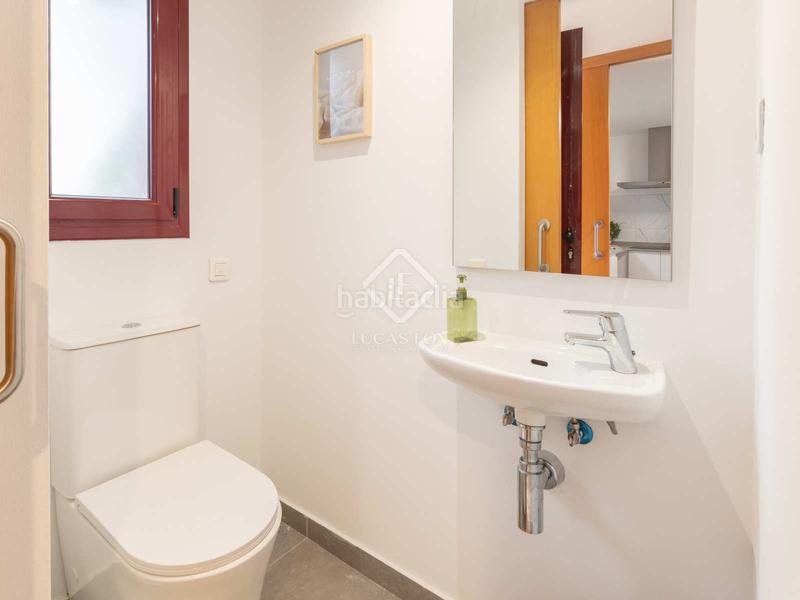 Foto 2d8dc444-28d8-4334-b990-c420943c39ff. Chalet con riscaldamento parcheggio piscina in La Pineda Castelldefels