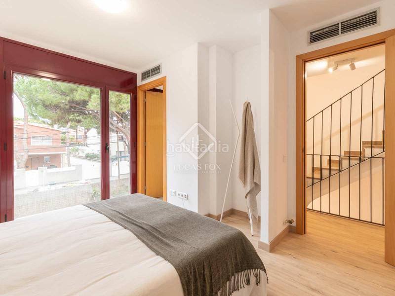 Foto 3fa21cf1-f48b-4eac-a202-77286cd658be. Chalet con riscaldamento parcheggio piscina in La Pineda Castelldefels