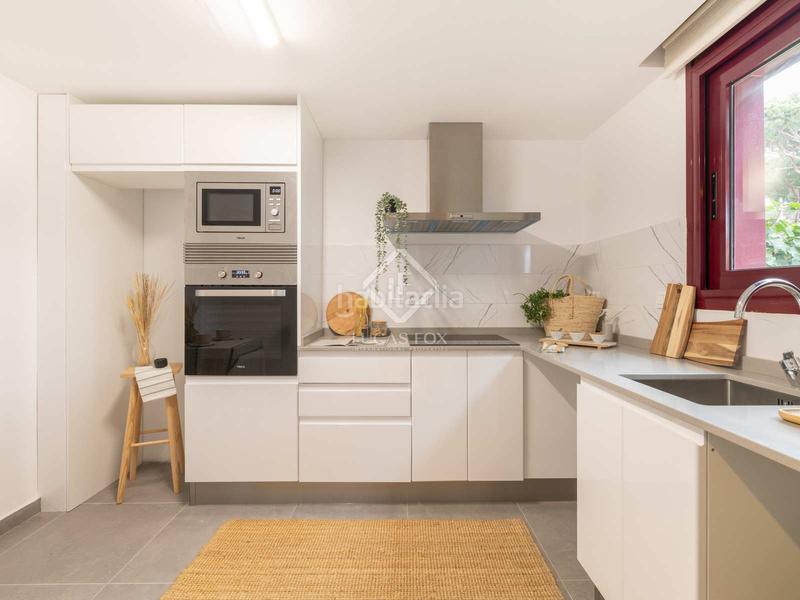 Foto 4aaea1d6-934d-4c8f-9d8c-834cf89615d0. Chalet con riscaldamento parcheggio piscina in La Pineda Castelldefels