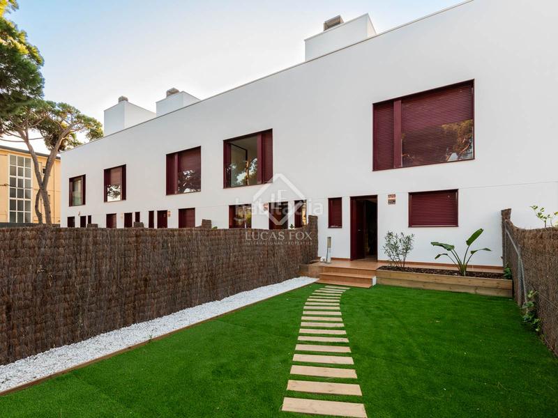 Foto 531f34b8-7ccd-4597-a6ca-9b73ac554da3. Chalet con riscaldamento parcheggio piscina in La Pineda Castelldefels