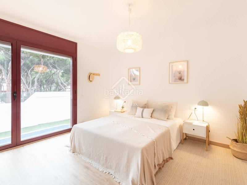 Foto 82629811-b798-41e6-bfee-a9c5eef644b0. Chalet con riscaldamento parcheggio piscina in La Pineda Castelldefels