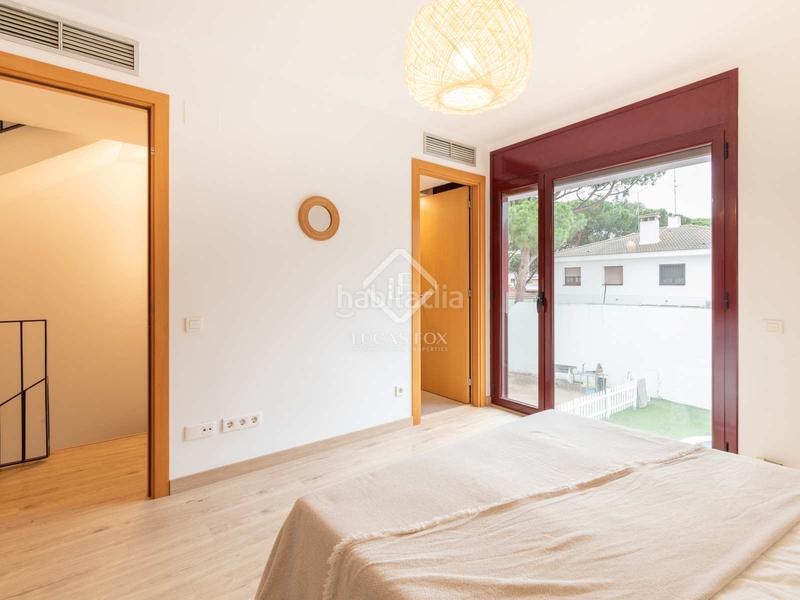 Foto cd5404b7-cf44-4cbe-a9c0-11c601b4980f. Chalet con riscaldamento parcheggio piscina in La Pineda Castelldefels