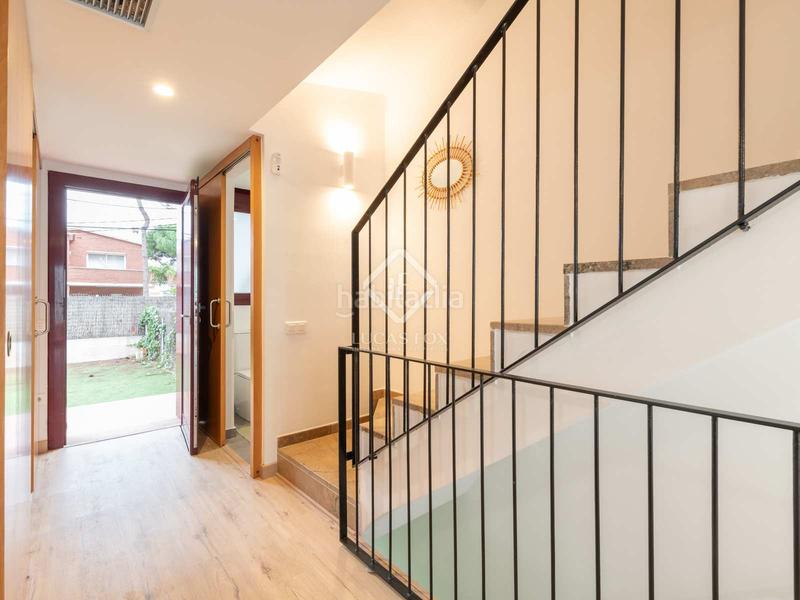 Foto d737df14-c447-48d4-9ad4-0951dbf94357. Chalet con riscaldamento parcheggio piscina in La Pineda Castelldefels