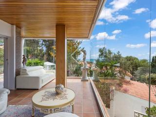 Chalet à El Poal. Exclusiva villa sobre una parcela de 752 m con vistas de ensueño