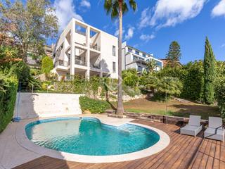 Xalet a Ciutat Diagonal. Moderna casa unifamiliar con jardín y piscina a la venta en ciud