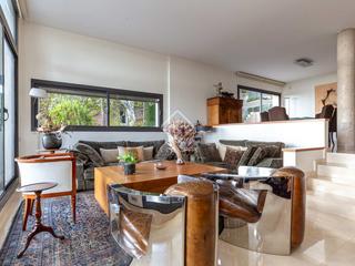 Xalet a Ciutat Diagonal. Moderna casa unifamiliar con jardín y piscina a la venta en ciud