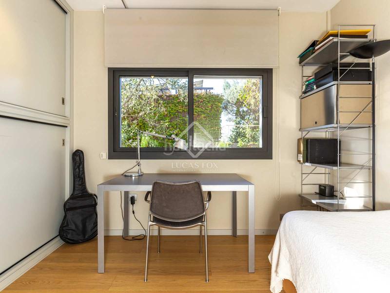 Foto 0192fcc4-1f82-4237-9dfa-5cffdabd2e22. Chalet moderna casa unifamiliar con jardín y piscina a la venta en ciudad diagonal, . en Esplugues de Llobregat