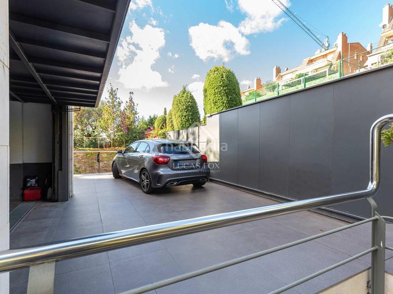 Foto 12d13631-33e3-4262-8719-b5ae2b096ece. Chalet moderna casa unifamiliar con jardín y piscina a la venta en ciudad diagonal, . en Esplugues de Llobregat