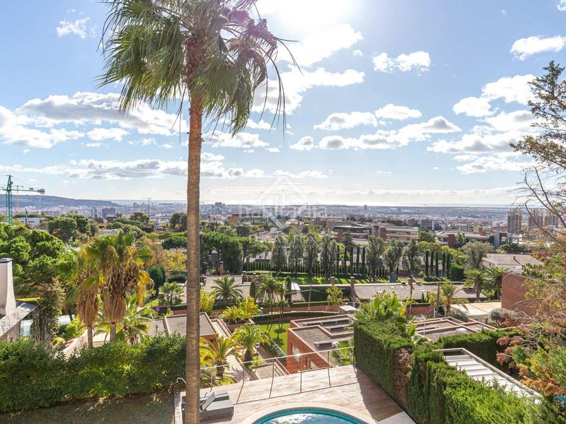 Foto 3abf49a5-6aef-4e05-9b3e-17e0ee23178d. Chalet moderna casa unifamiliar con jardín y piscina a la venta en ciudad diagonal, . en Esplugues de Llobregat