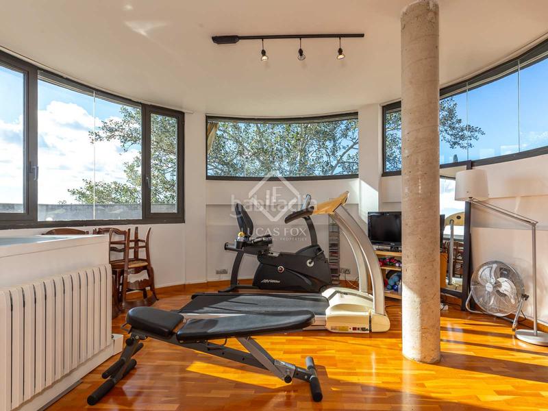 Foto 491713c0-1559-4a62-93ec-7268c84ba443. Chalet moderna casa unifamiliar con jardín y piscina a la venta en ciudad diagonal, . en Esplugues de Llobregat