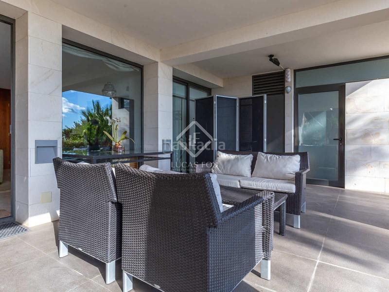 Foto 6df4b3dc-2825-4eca-b7e3-a6712d356d21. Chalet moderna casa unifamiliar con jardín y piscina a la venta en ciudad diagonal, . en Esplugues de Llobregat