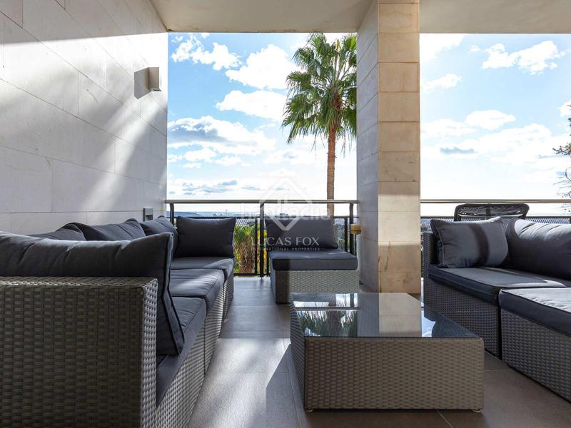 Foto 7be3d1eb-b63f-416f-ae80-3e07be6a53a7. Chalet moderna casa unifamiliar con jardín y piscina a la venta en ciudad diagonal, . en Esplugues de Llobregat