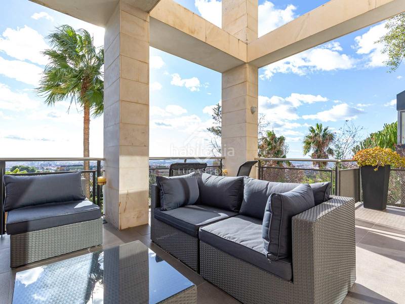 Foto 7cb25eab-7abc-495e-939e-b2c404b8d435. Chalet moderna casa unifamiliar con jardín y piscina a la venta en ciudad diagonal, . en Esplugues de Llobregat