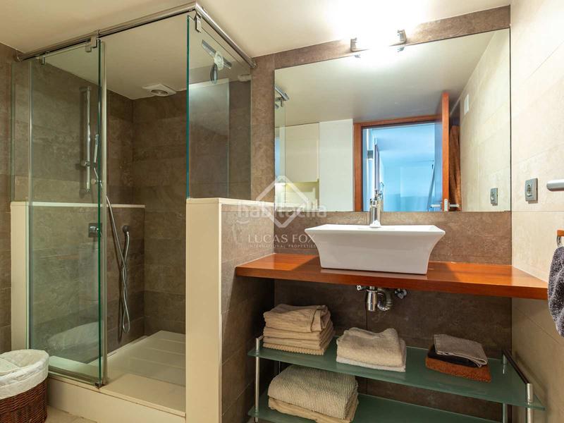 Foto 7d2a3712-a6eb-4ffe-a0f6-b354a27a6fa7. Chalet moderna casa unifamiliar con jardín y piscina a la venta en ciudad diagonal, . en Esplugues de Llobregat