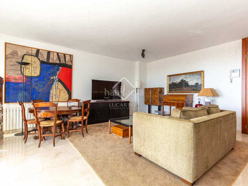 Foto 8a027e03-fbeb-4b3b-bf2e-fab988580e23. Chalet moderna casa unifamiliar con jardín y piscina a la venta en ciudad diagonal, . en Esplugues de Llobregat