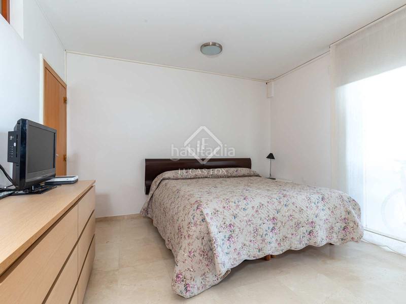 Foto 8cd61492-24fe-49dd-8e02-a7e2e0ecdd71. Chalet moderna casa unifamiliar con jardín y piscina a la venta en ciudad diagonal, . en Esplugues de Llobregat