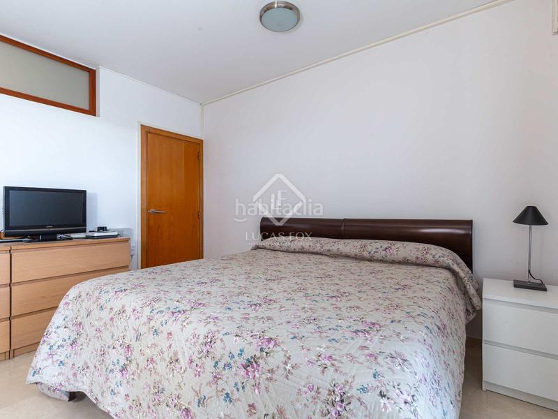 Foto 96a00070-b6a8-458c-88ea-73bb577dee2a. Chalet moderna casa unifamiliar con jardín y piscina a la venta en ciudad diagonal, . en Esplugues de Llobregat