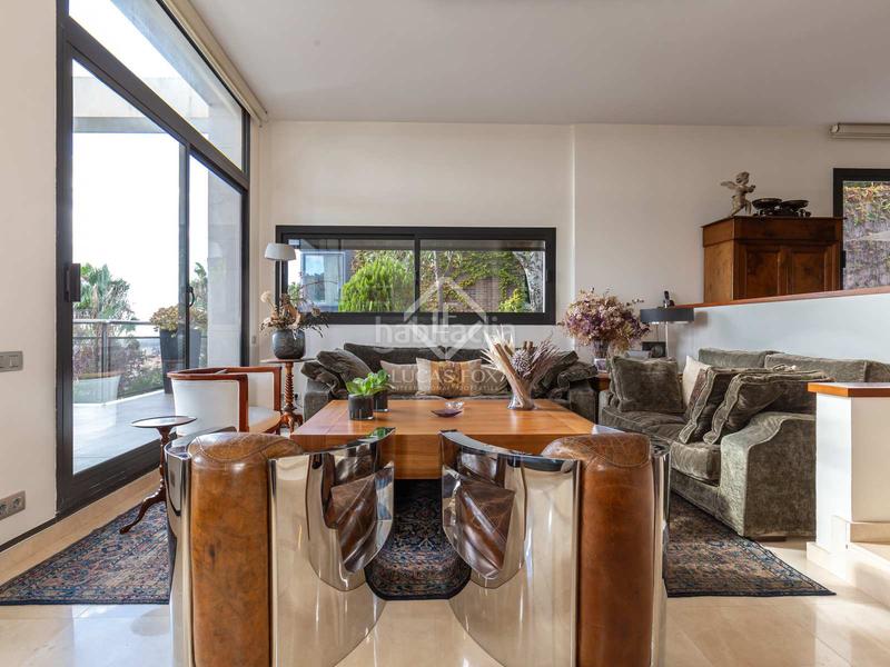 Foto 9f9fc365-0908-4b69-a49e-1346e8413201. Chalet moderna casa unifamiliar con jardín y piscina a la venta en ciudad diagonal, . en Esplugues de Llobregat