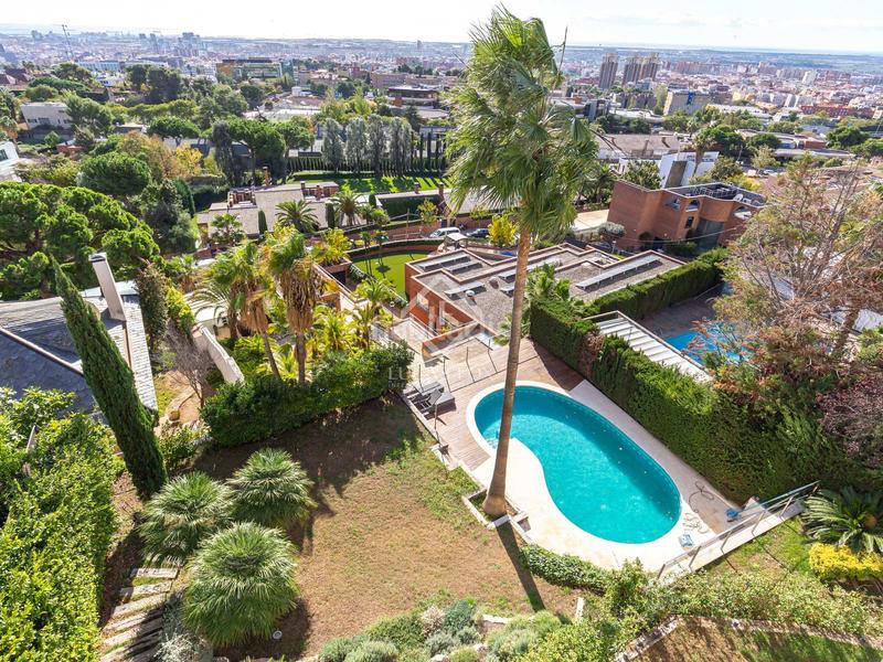 Foto a57bfdb8-793c-4321-b5b7-35f3d4af4fd5. Chalet moderna casa unifamiliar con jardín y piscina a la venta en ciudad diagonal, . en Esplugues de Llobregat