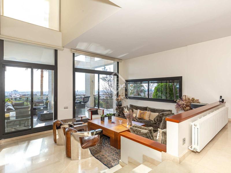 Foto ab92986e-2a94-4ab5-b719-d36290e7e6a1. Chalet moderna casa unifamiliar con jardín y piscina a la venta en ciudad diagonal, . en Esplugues de Llobregat