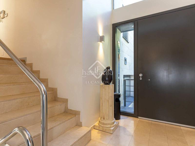 Foto c5f53959-c641-4bd6-b0f8-9207c9fa2d07. Chalet moderna casa unifamiliar con jardín y piscina a la venta en ciudad diagonal, . en Esplugues de Llobregat