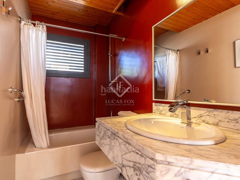 Foto d45415ef-f1dd-496a-8a58-54c9ccadd811. Chalet moderna casa unifamiliar con jardín y piscina a la venta en ciudad diagonal, . en Esplugues de Llobregat