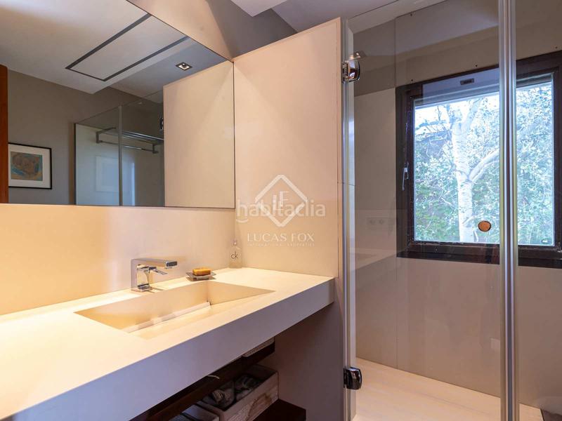 Foto d54e498d-3aea-4060-8638-2a72983e5d4a. Chalet moderna casa unifamiliar con jardín y piscina a la venta en ciudad diagonal, . en Esplugues de Llobregat