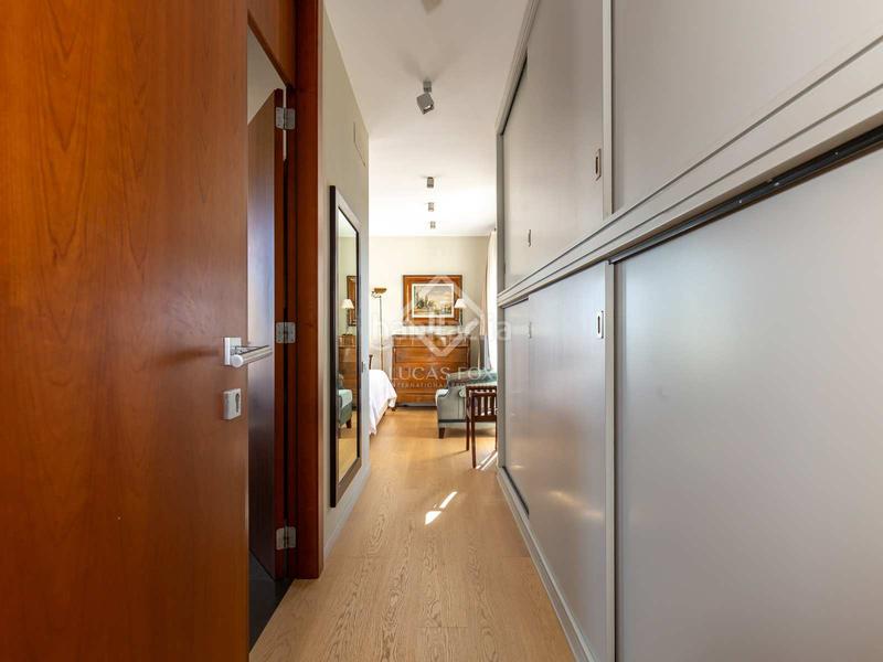 Foto e2c26bc5-4e83-4dab-a6e4-6117cc6702f7. Chalet moderna casa unifamiliar con jardín y piscina a la venta en ciudad diagonal, . en Esplugues de Llobregat