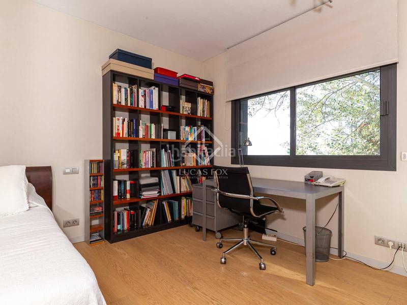 Foto e530f400-2b8f-4759-a277-c773cc42bf5c. Chalet moderna casa unifamiliar con jardín y piscina a la venta en ciudad diagonal, . en Esplugues de Llobregat