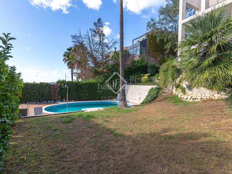 Foto e82ce05c-f625-4326-93c6-c6eb6ff0ba2f. Chalet moderna casa unifamiliar con jardín y piscina a la venta en ciudad diagonal, . en Esplugues de Llobregat