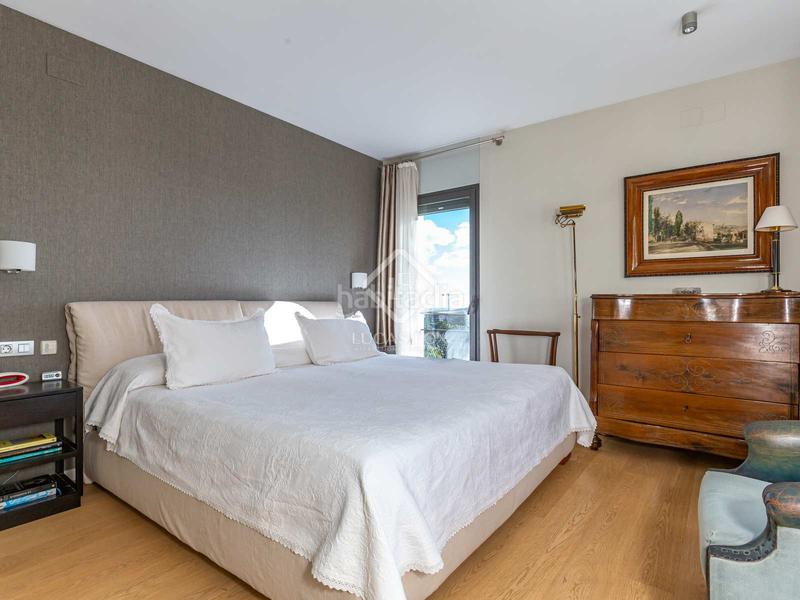 Foto f430b5b1-1248-4bc7-935c-e9f9f31ea1d7. Chalet moderna casa unifamiliar con jardín y piscina a la venta en ciudad diagonal, . en Esplugues de Llobregat