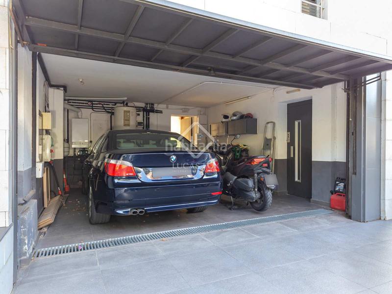 Foto f87a1e2d-241f-49b3-a018-36615de25fba. Chalet moderna casa unifamiliar con jardín y piscina a la venta en ciudad diagonal, . en Esplugues de Llobregat