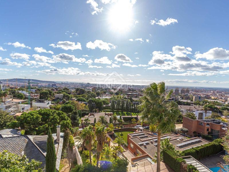 Foto fa60d8ba-7586-41bb-907b-558c08d4d9ce. Chalet moderna casa unifamiliar con jardín y piscina a la venta en ciudad diagonal, . en Esplugues de Llobregat