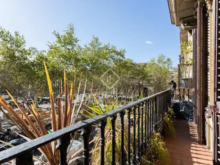 Etagenwohnung in St. Pere - Sta. Caterina - El Born. Piso en excelentes condiciones de 2 dormitorios con 7m terraza e