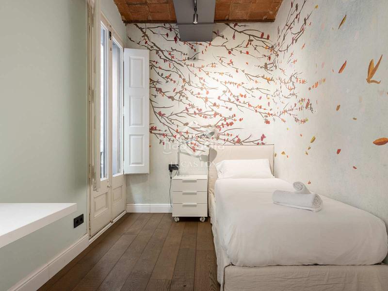 Foto 2bac5df8-7cac-4e04-b223-dea257747750. Piso  en excelentes condiciones de 2 dormitorios con 7m terraza en venta en el born en Barcelona
