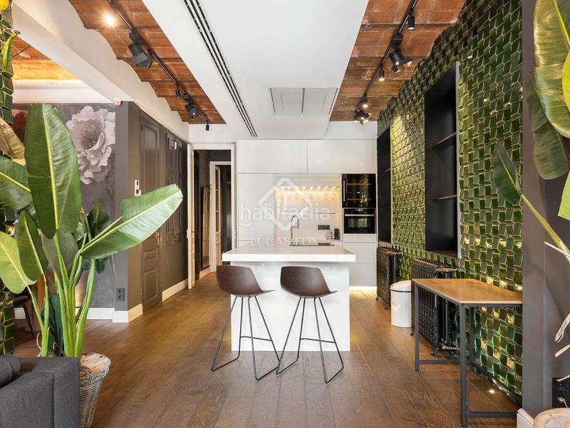 Foto 490308c7-1fe9-4d19-b0c0-5777b2fe3dc0. Piso  en excelentes condiciones de 2 dormitorios con 7m terraza en venta en el born en Barcelona