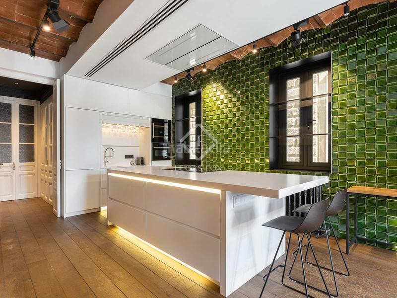 Foto 571b665c-4187-44ce-ad0a-7b1d65ab2703. Piso  en excelentes condiciones de 2 dormitorios con 7m terraza en venta en el born en Barcelona