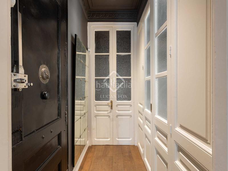 Foto a49d4c01-1353-4234-aff4-285681c357ae. Piso  en excelentes condiciones de 2 dormitorios con 7m terraza en venta en el born en Barcelona