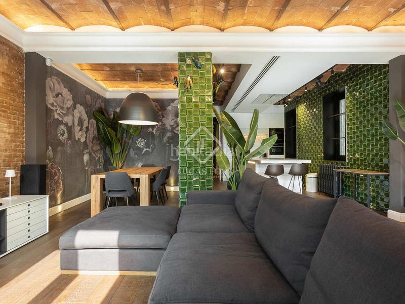 Foto caef495b-0c69-4a9a-b5d7-a5c5978d8e0d. Piso  en excelentes condiciones de 2 dormitorios con 7m terraza en venta en el born en Barcelona