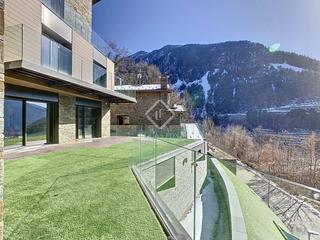 Chalet à Escaldes-Engordany. Excelente villa de 6 dormitorios con 273 m de zonas exteriores,