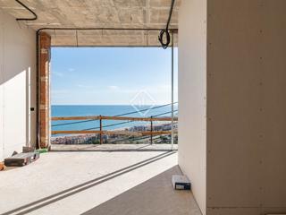 Xalet a Les Botigues de Sitges. Preciosa villa de diseño de obra nueva con vistas al mar en vent